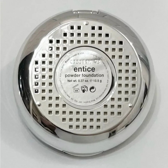 TIGI Cosmetics Entice Powder Foundation - Picture 3 of 4